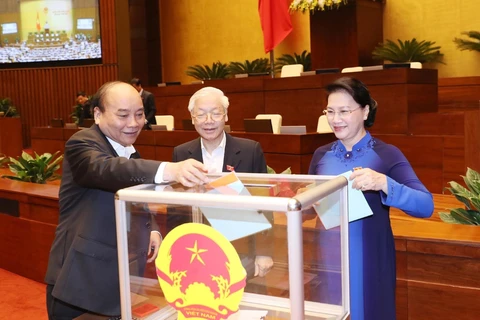 越南第十四届国会第六次会议： 国会进行信任投票并讨论两部法案