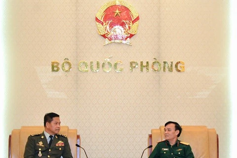越南与柬埔寨军队加强通信联络合作