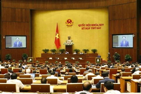 越南第十四届国会第六次会议讨论促进经济社会同步协调发展的措施