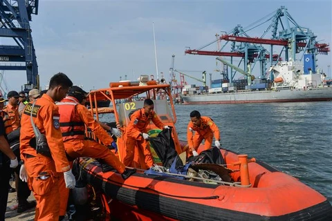 印尼客机坠海事件：佐科总统慰问遇难者家属