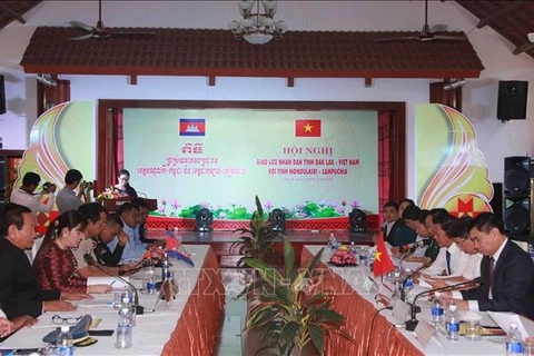 越南得乐省同柬埔寨蒙多基里省加强民间交流
