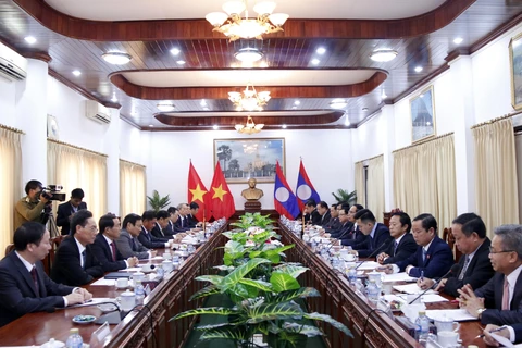 越共中央检查委员会与老挝人民革命党中央纪检委员会加强合作