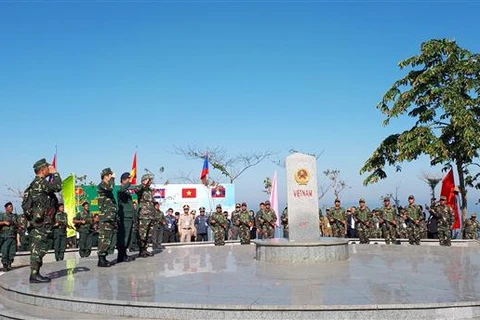 越老柬三国举行向界碑敬礼和边境联合巡逻见证仪式