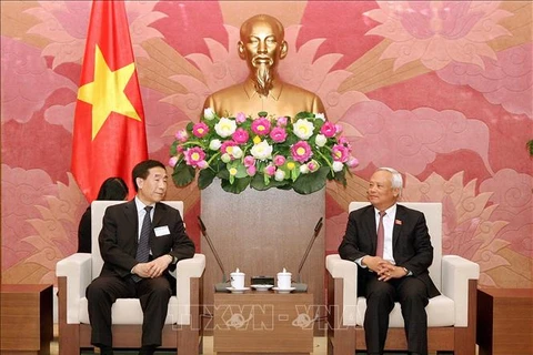 越南国会副主席汪周刘会见中国全国人大宪法和法律委员会代表团 