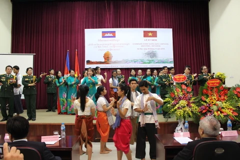 越柬两国增强相互了解和友好合作关系