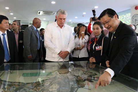 古巴国务委员会主席兼部长会议主席迪亚斯-卡内尔参观了解胡志明市高科技园区模式