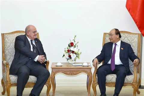 越南政府总理阮春福会见巴西驻越大使