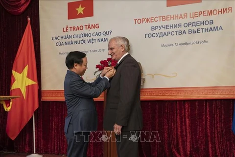 越南向俄罗斯联邦保卫局干部颁发友谊勋章
