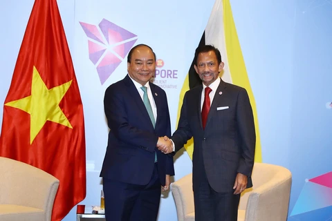 东盟峰会：政府总理阮春福会见文莱和马来西亚领导人