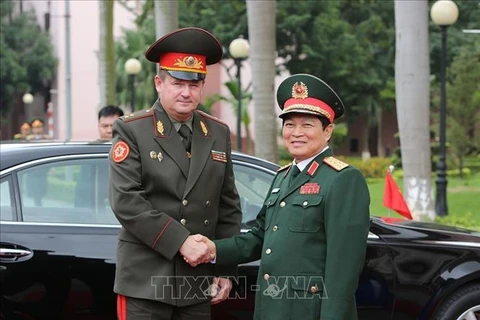 白俄罗斯国防部长开始对越南进行正式访问
