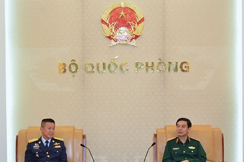 越南人民军总参谋长潘文江会见泰国皇家空军司令