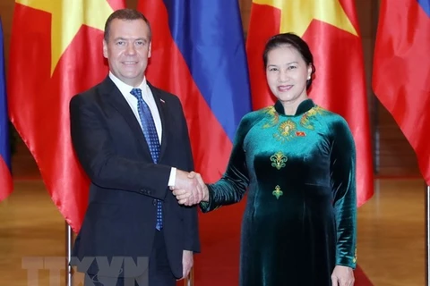 越南国会主席阮氏金银会见俄罗斯总理梅德韦杰夫