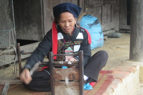 北江省溪俄村高兰族的传统纺织业
