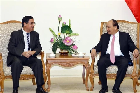 阮春福总理会见旅居海外越南人联络协会代表