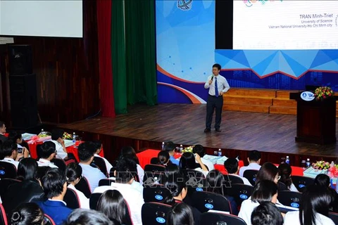 2018年胡志明市国际大学生科学论坛开幕 上千名国内外学生齐聚一堂