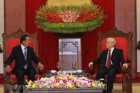 越共中央总书记、国家主席阮富仲会见柬埔寨首相洪森