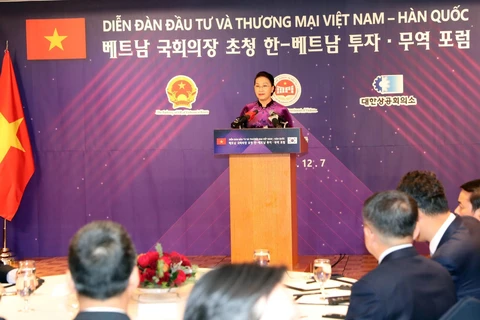 越南国会主席阮氏金银与韩国国会议长文喜相出席越韩投资贸易论坛
