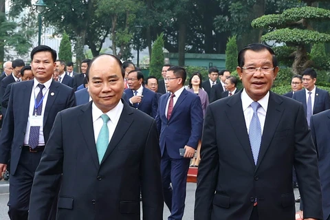 柬埔寨首相洪森圆满结束对越访问之行