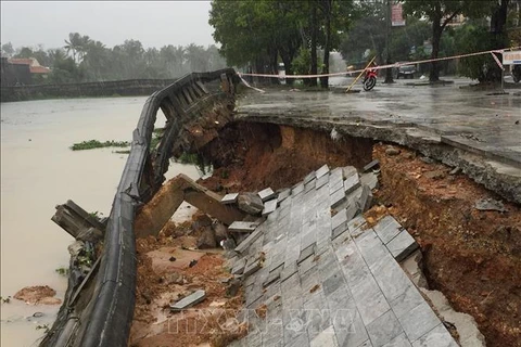 洪水给中部和中部以南地区各省造成严重损失