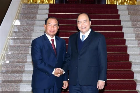 越南政府总理阮春福会见老挝司法部部长