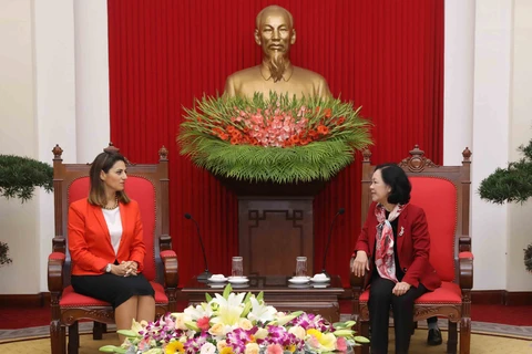 新阿塞拜疆党代表团对越南进行工作访问