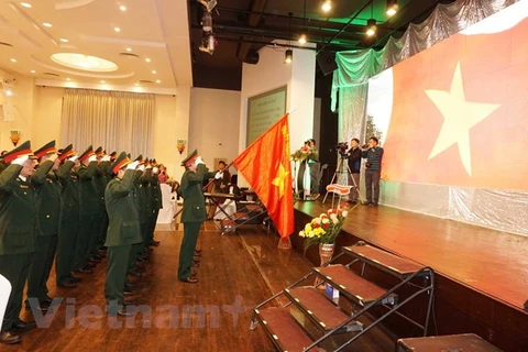 旅捷越南老战士协会举行见面会庆祝越南人民军建军74周年