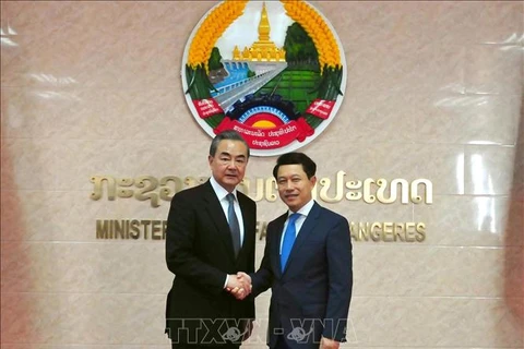 老挝与中国加强双边合作