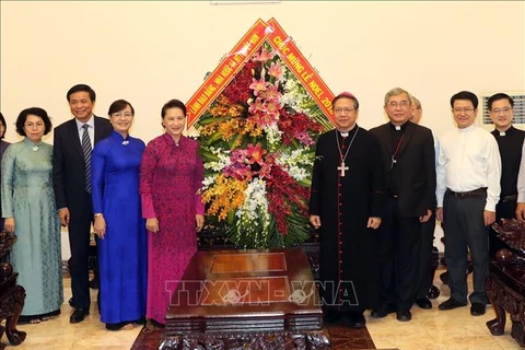 国会主席阮氏金银圣诞节前走访胡志明市天主教总教区