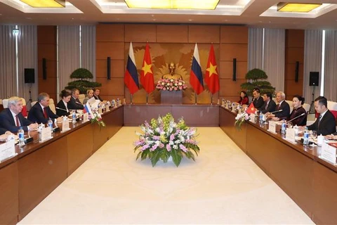 越南国会主席与俄罗斯国家杜马主席举行会谈