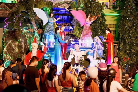 越南全国人民欢天喜地迎接圣诞