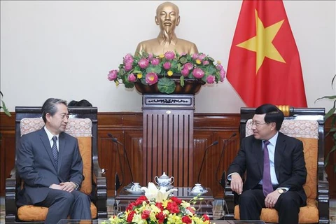政府副总理兼外长范平明会见中国驻越大使熊波
