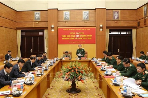 越南老兵协会中央委员会与国防部密切配合落实好国防建设任务