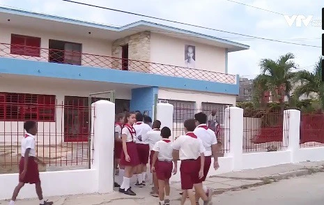 越古友谊学校在古巴圣地亚哥省竣工落成