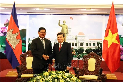 胡志明市人民委员会主席阮成锋会见柬埔寨王国政府副首相韶肯