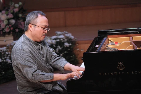 越南著名钢琴师邓泰山将在越韩特别名音乐演出 