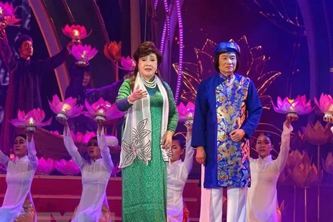 纪念越南改良戏艺术100周年发展历程：对改良戏演员给予表彰