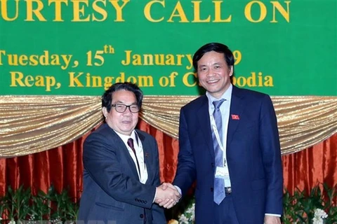 越南国会秘书长兼国会办公厅主任阮幸福会见柬埔寨国会秘书长