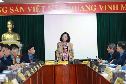 越共中央民运部部长出席越南劳动总联合会主席团第二次会议