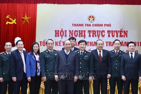  阮春福总理出席政府监察总署工作总结会议