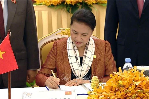 越南国会主席阮氏金银出席亚太议会论坛第27届年会闭幕式