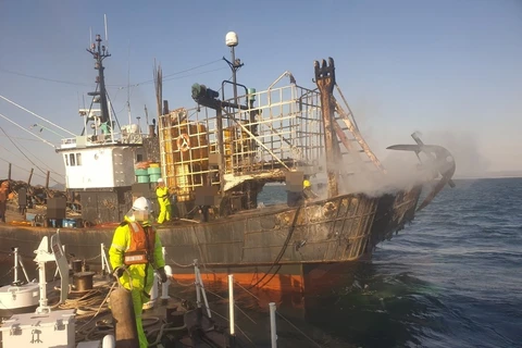 韩国渔船起火事故：为两名越南籍船员提供紧急救助