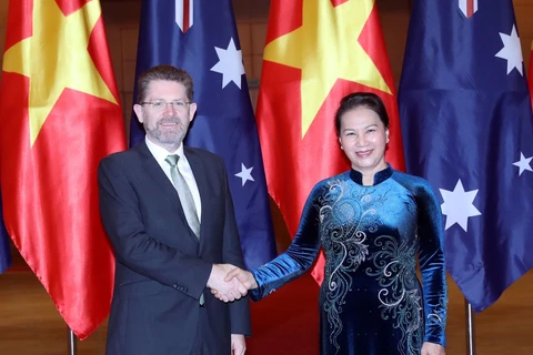 越南国会主席阮氏金银与澳大利亚参议院议长瑞安举行会谈