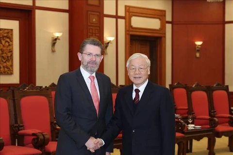 越共中央总书记、国家主席阮富仲会见澳大利亚参议长瑞安