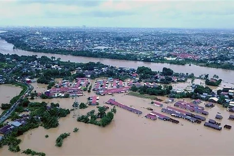 印尼洪灾和山体滑坡中死亡人数增加