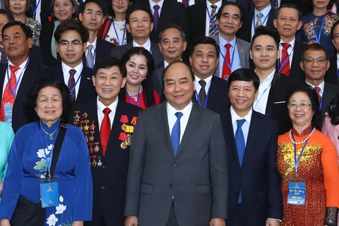 政府总理阮春福会见归国出席“2019年家乡之春”活动的越侨代表