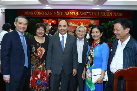 越南政府总理阮春福走访慰问中部地区历代领导