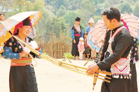 安沛省蒙族同胞过上新的春节
