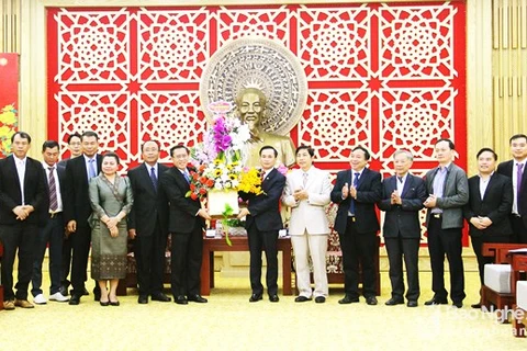 老挝多地代表组团前往乂安省拜年