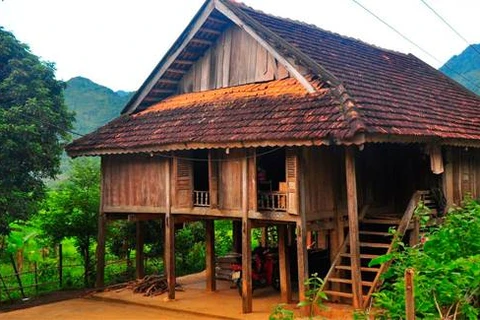 建设仿木混凝土质高脚屋 保护民族文化的良方 