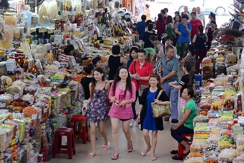 帮助岘港市商贩提高外语能力